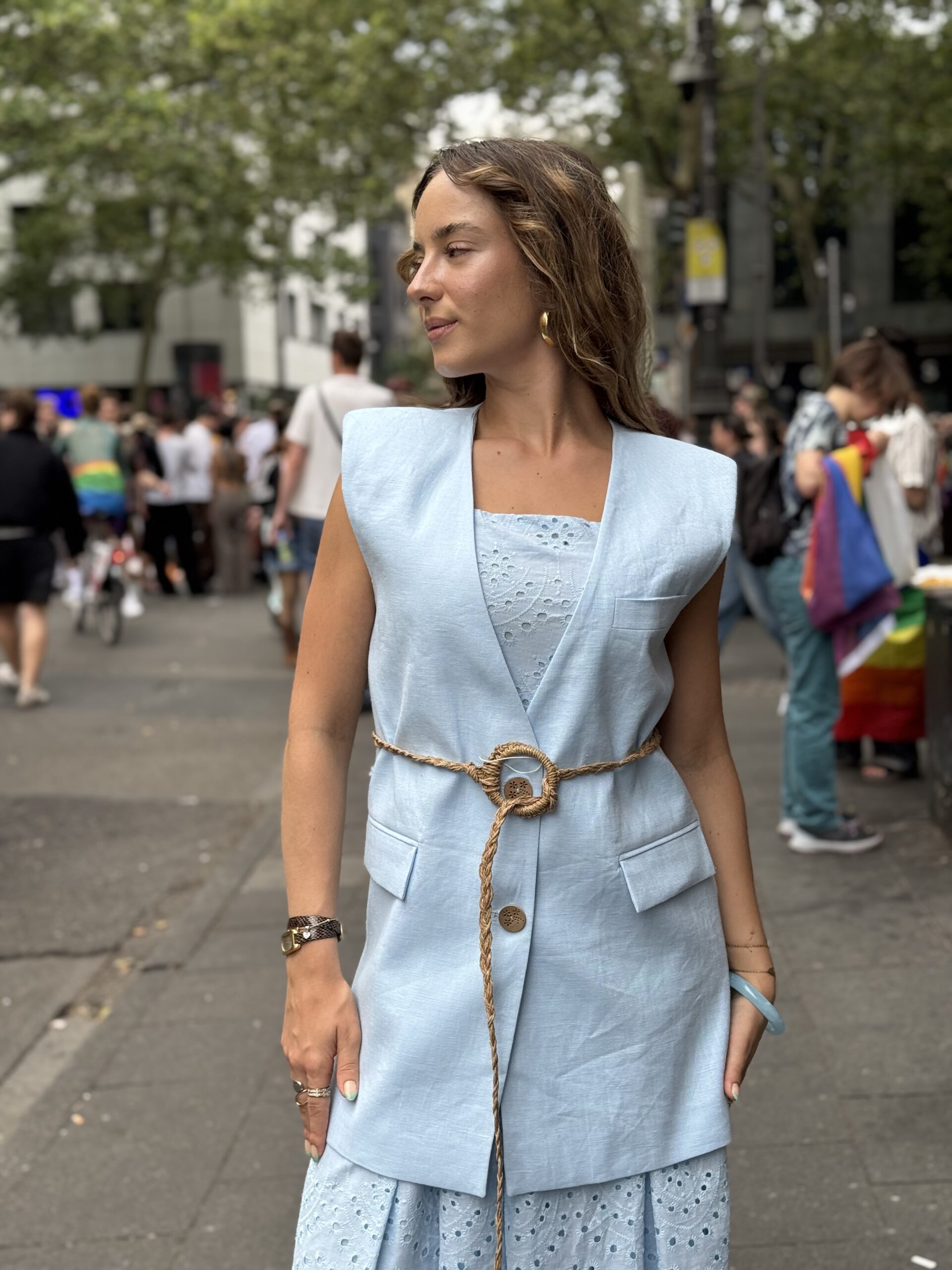 sleeveless-blazer-azur