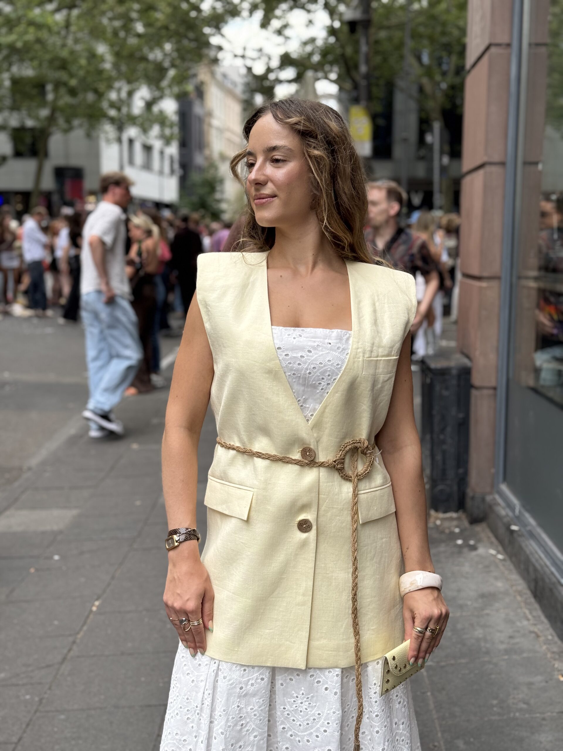 sleeveless-blazer-soleil